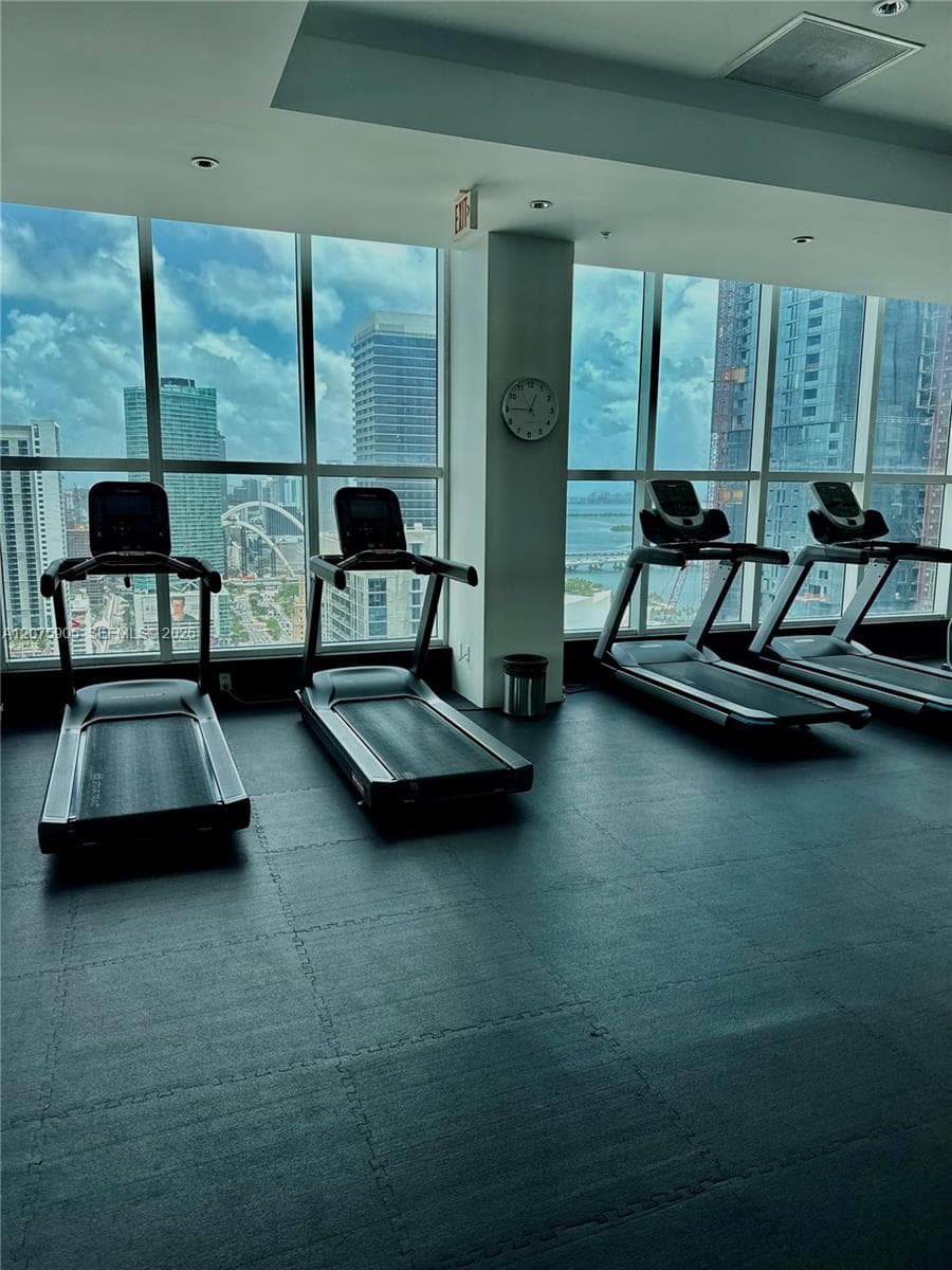 Loft Downtown II · #915 in Miami - Photo 24