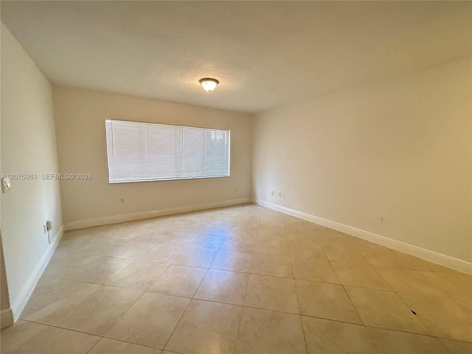 LIVING/DINNING ROOM
