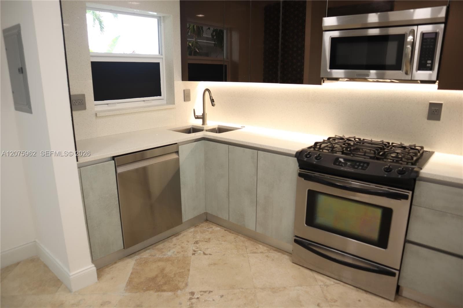 KEYSTONE ARMS CONDO · #112 in North Miami - Photo 4