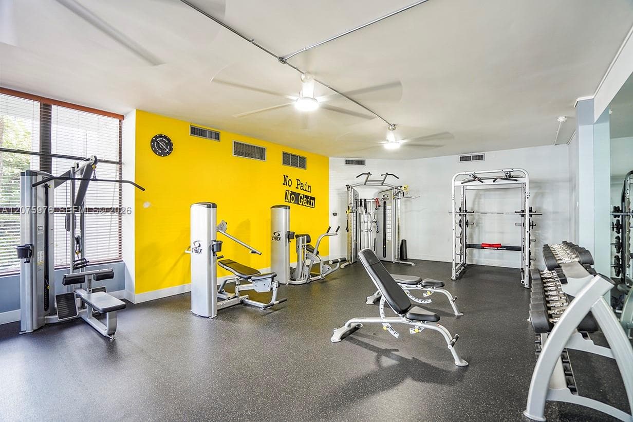 OCEANVIEW PARK CONDO · #909 in Hallandale Beach - Photo 42