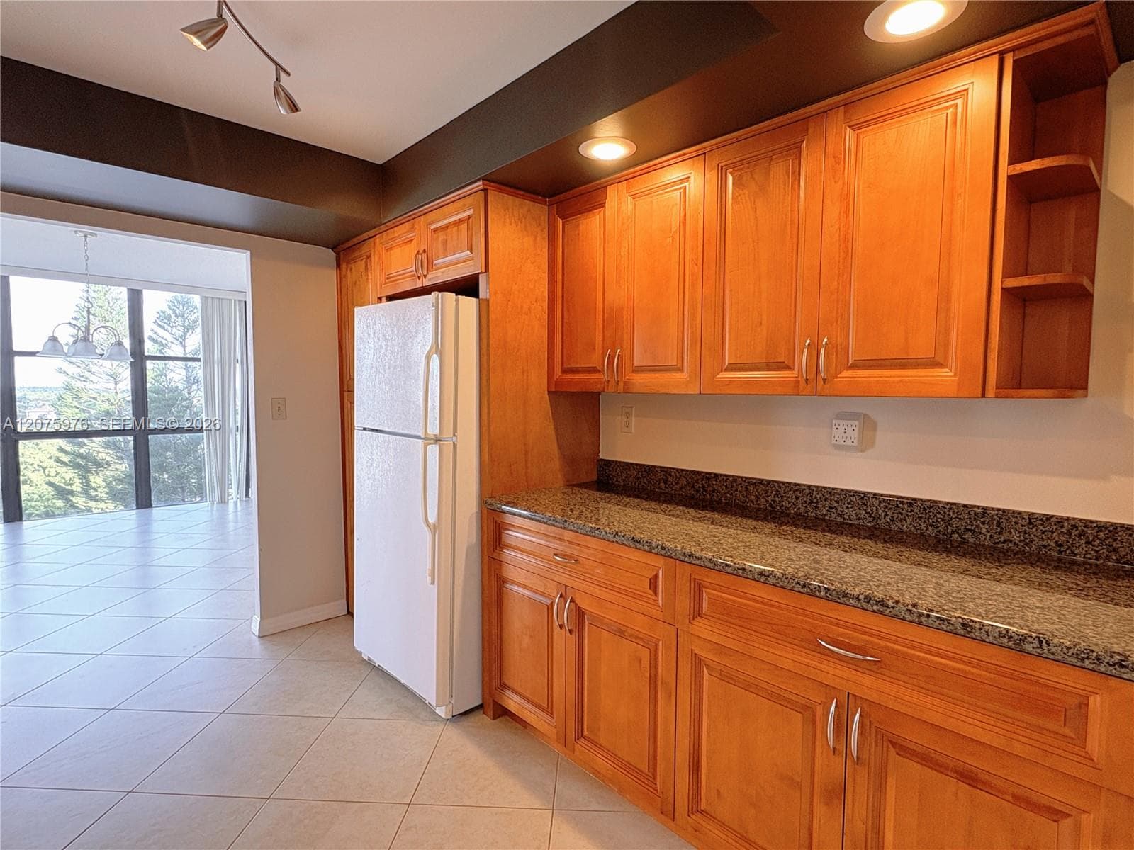 OCEANVIEW PARK CONDO · #909 in Hallandale Beach - Photo 17