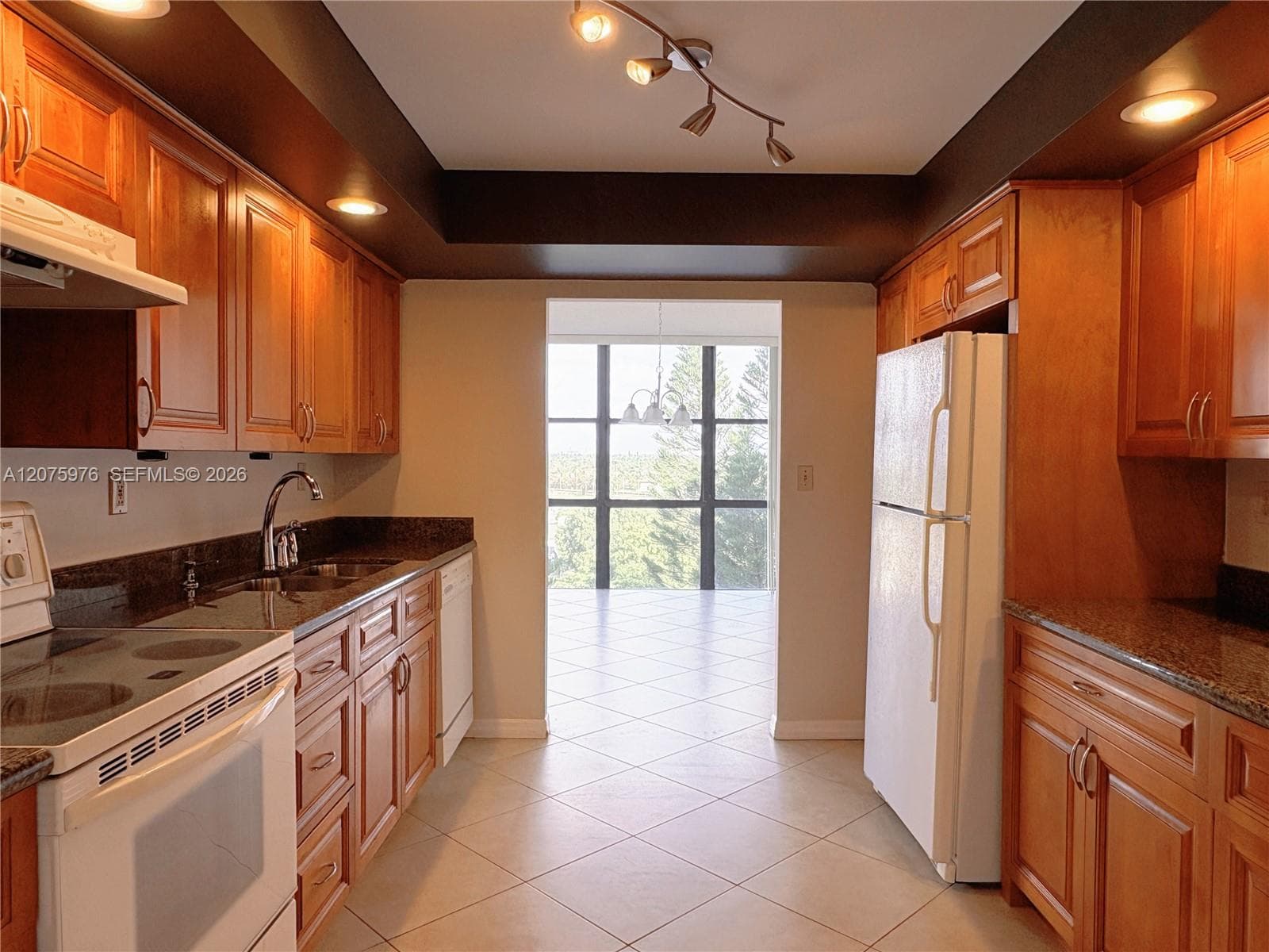 OCEANVIEW PARK CONDO · #909 in Hallandale Beach - Photo 16