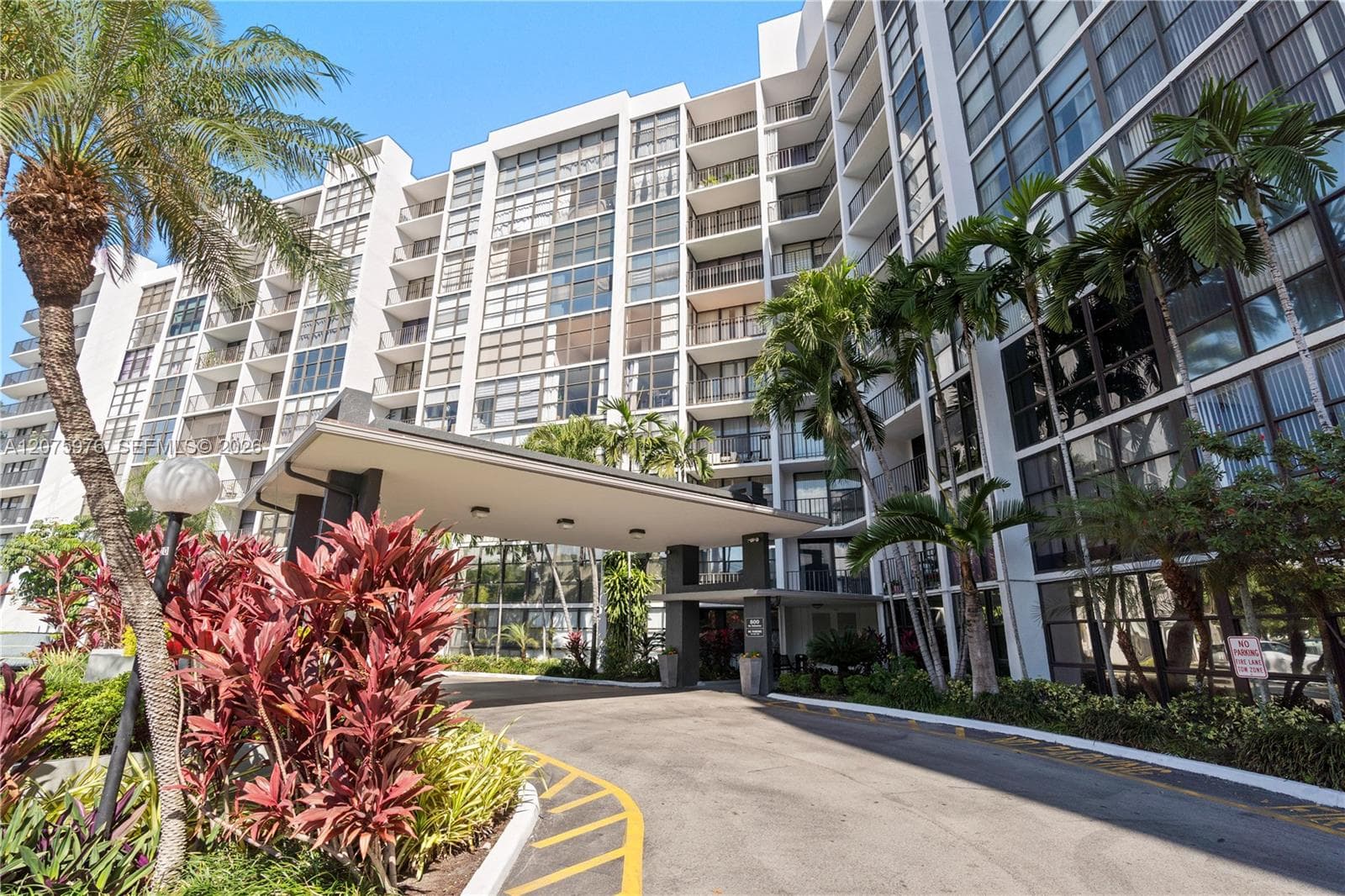OCEANVIEW PARK CONDO · #909 in Hallandale Beach - Photo 1