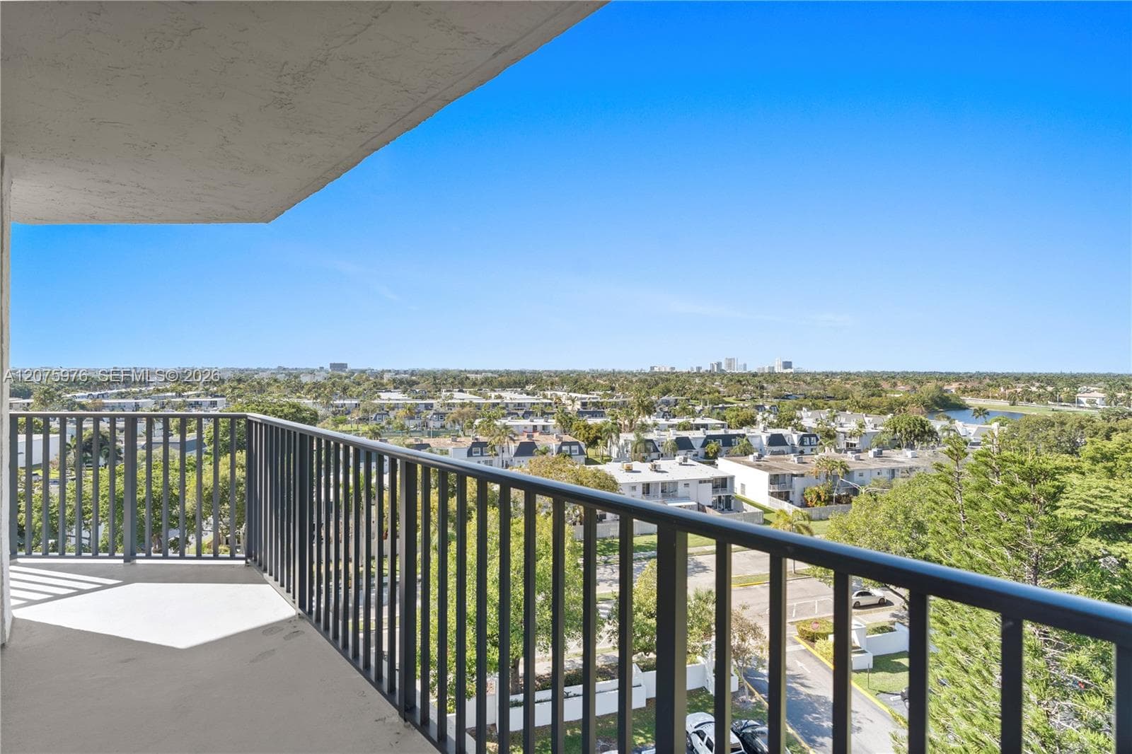 OCEANVIEW PARK CONDO · #909 in Hallandale Beach - Photo 34