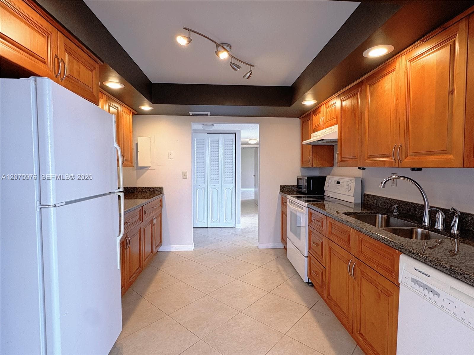 OCEANVIEW PARK CONDO · #909 in Hallandale Beach - Photo 14
