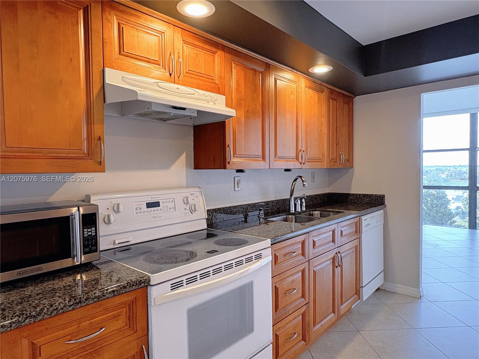 OCEANVIEW PARK CONDO · #909 in Hallandale Beach - Photo 15