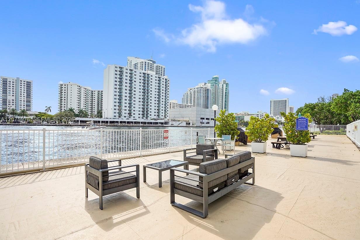 OCEANVIEW PARK CONDO · #909 in Hallandale Beach - Photo 44