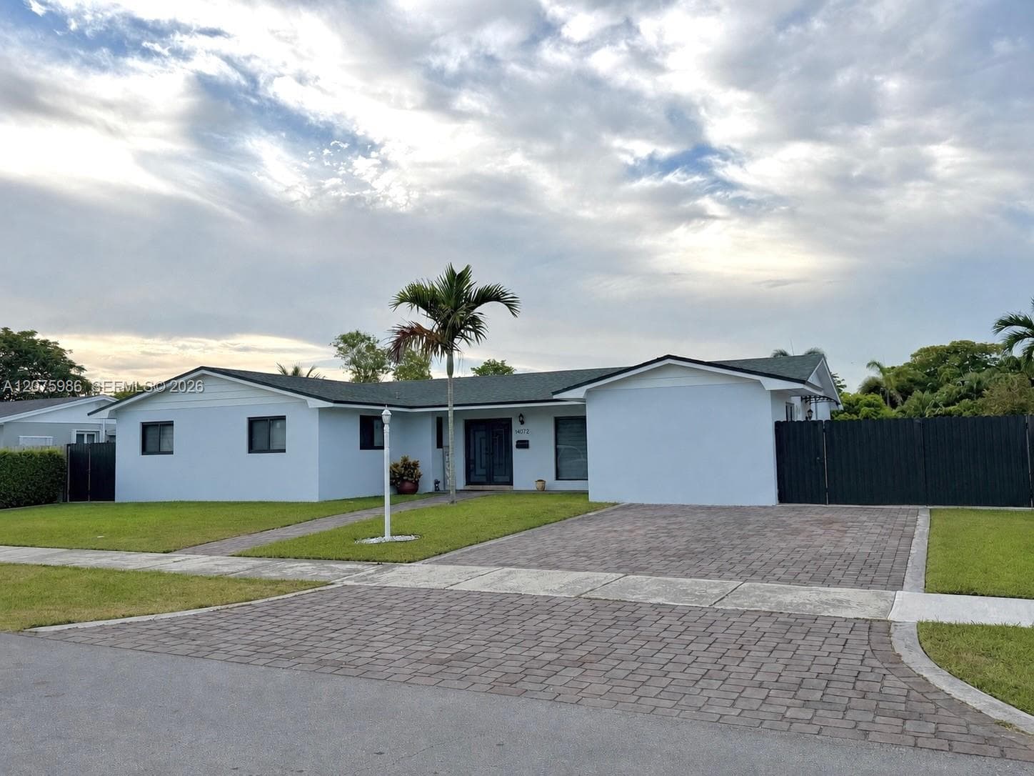 14072 SW 80th St photo 2