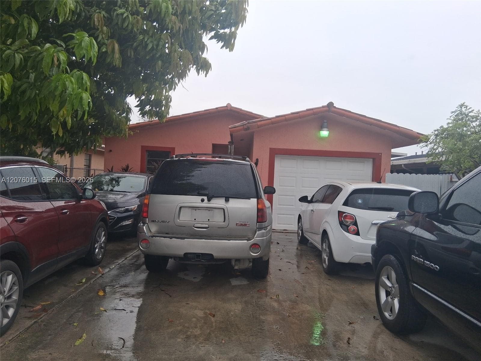 12820 NW 104th Ave photo 1