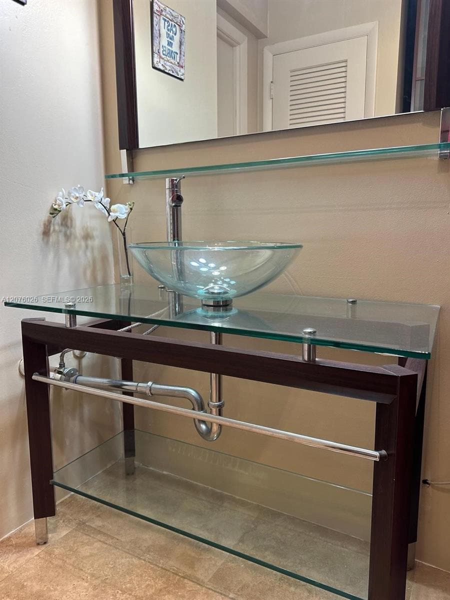 TRAFALGAR TOWERS CONDOMIN · #1008 in Hollywood - Photo 9