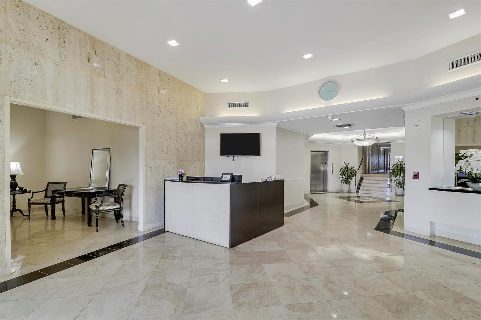 2800 n flagler dr Lobby 2