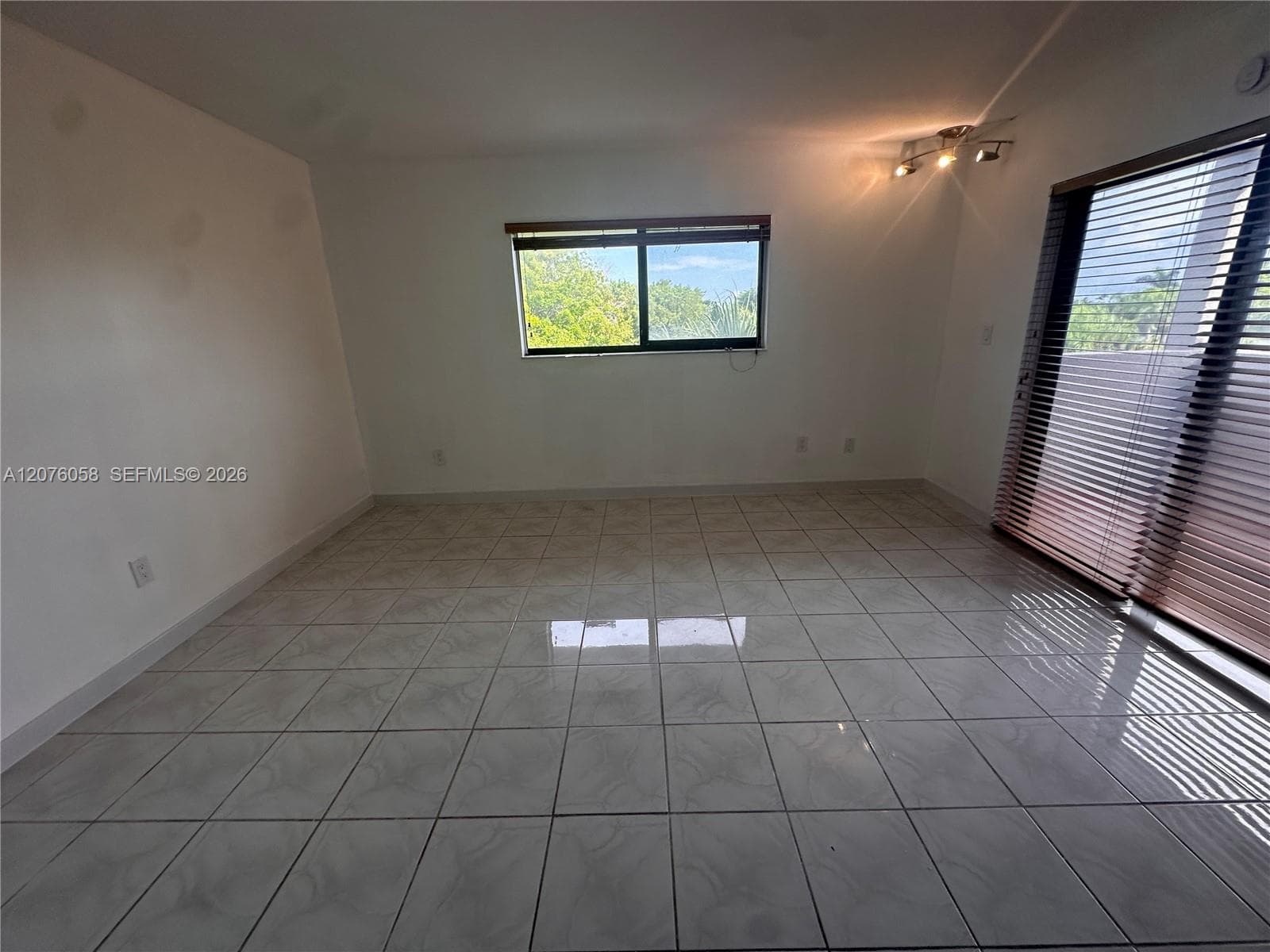 CALUSA CLUB VILG BLDG D N · #401DN in Miami - Photo 13
