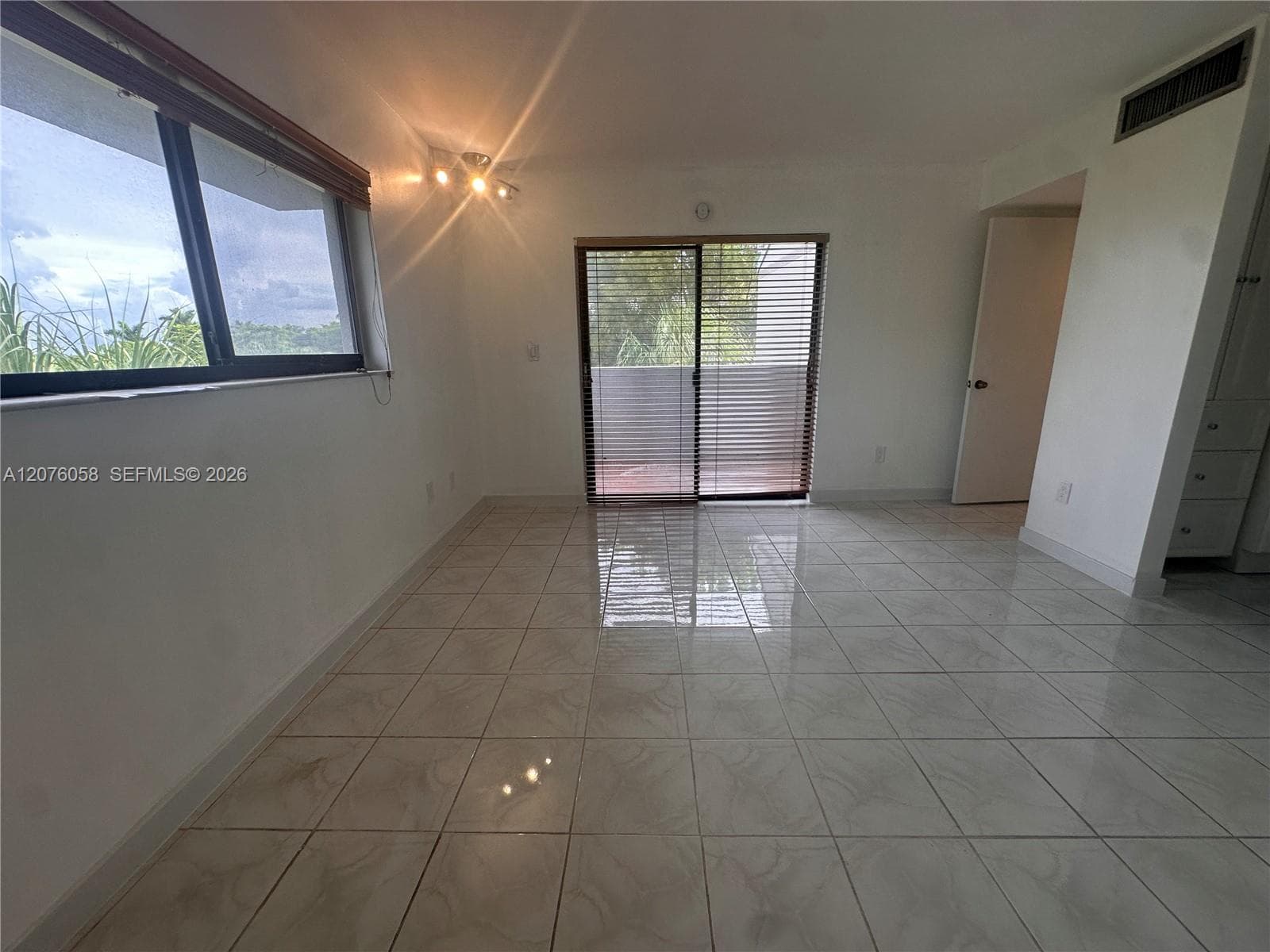 CALUSA CLUB VILG BLDG D N · #401DN in Miami - Photo 12