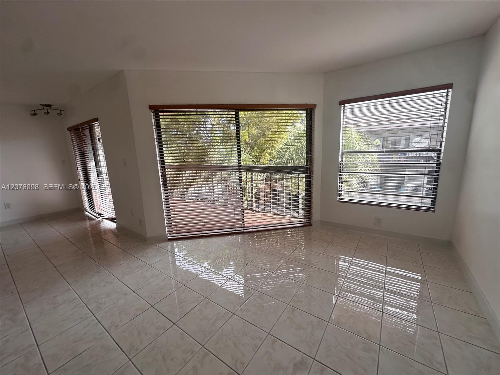 CALUSA CLUB VILG BLDG D N · #401DN in Miami - Photo 10