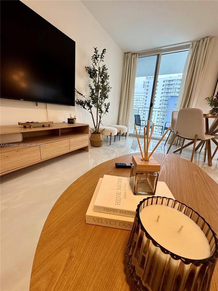 MADISON DOWNTOWN CONDO · #E-1201 in Miami - Photo 2