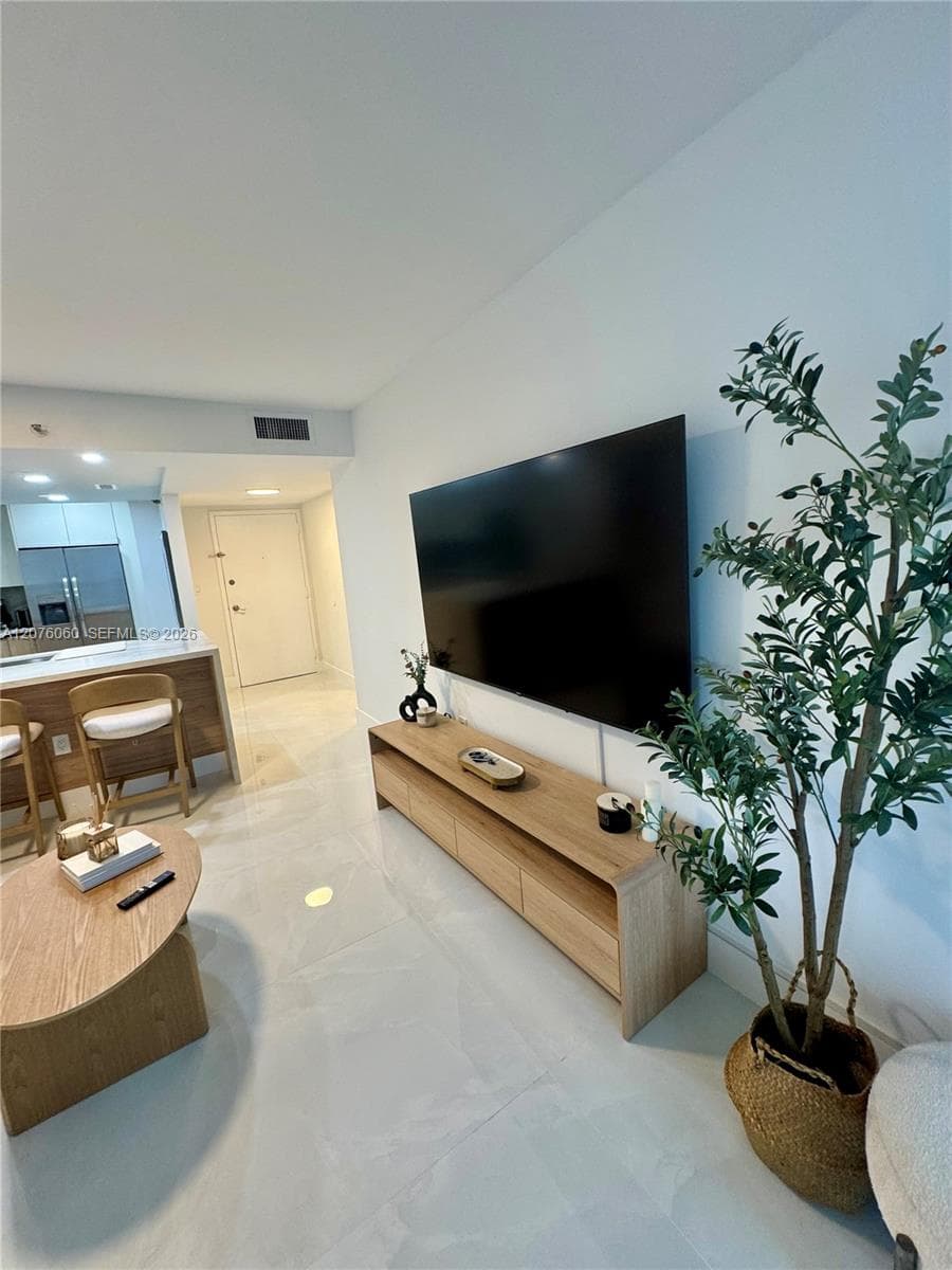 MADISON DOWNTOWN CONDO · #E-1201 in Miami - Photo 5
