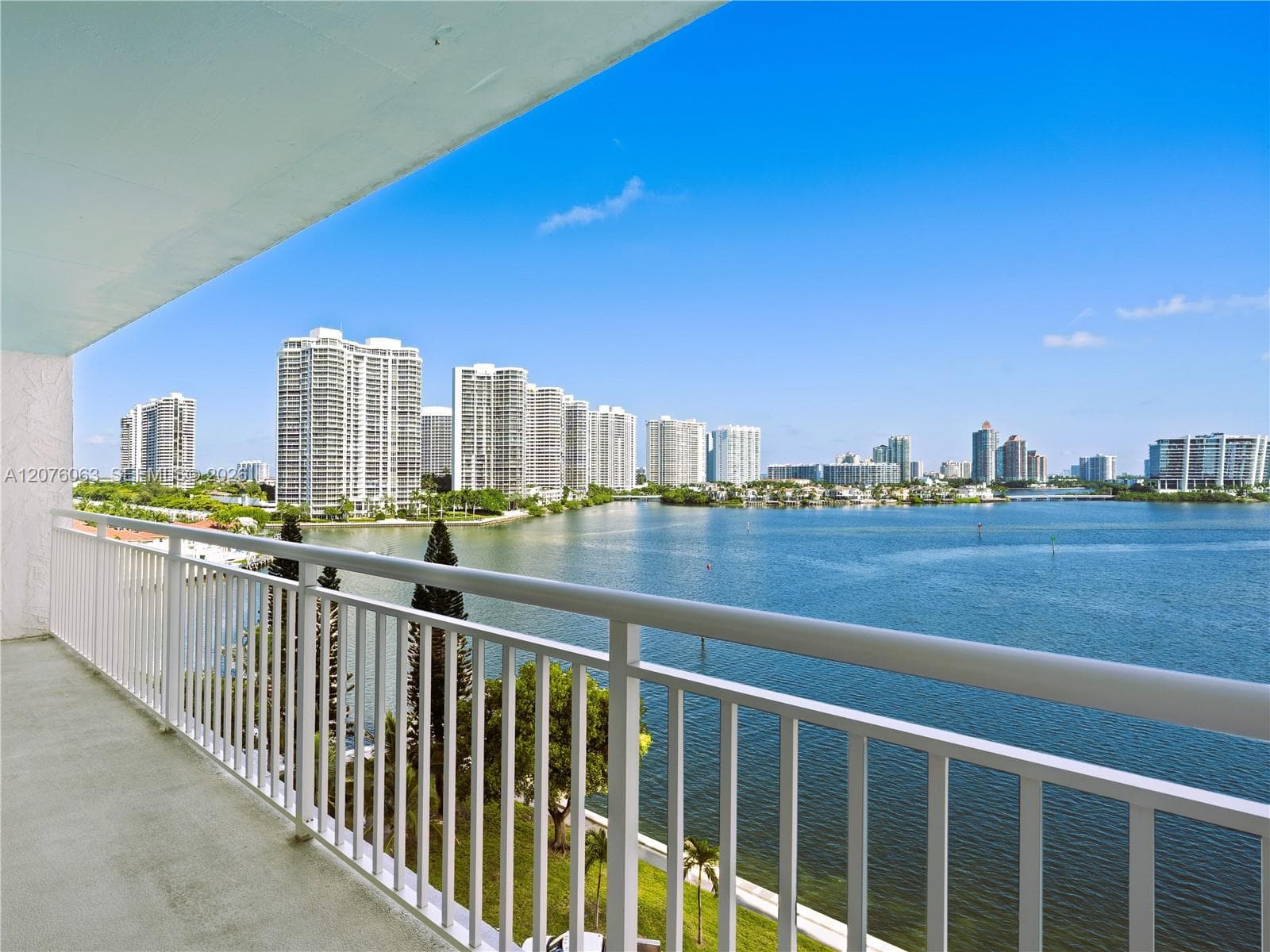 WINSTON TOWERS 500 · #901 in Sunny Isles Beach - Photo 10