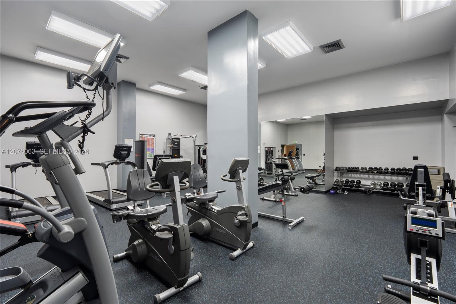WINSTON TOWERS 500 · #901 in Sunny Isles Beach - Photo 39