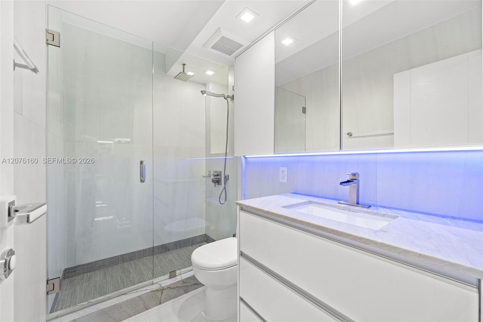 Coastal Towers · #822-23 in Sunny Isles Beach - Photo 23