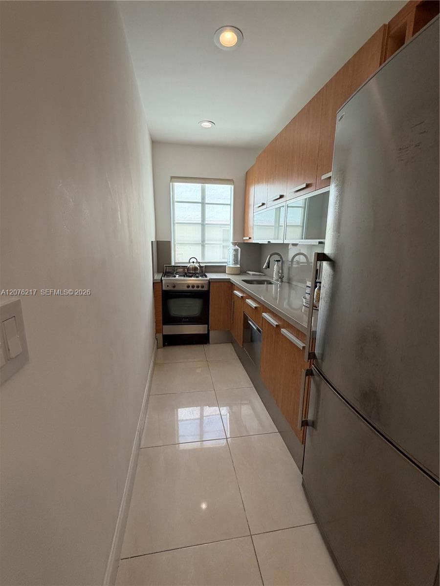 SELMA CONDO · #12 in Miami Beach - Photo 8