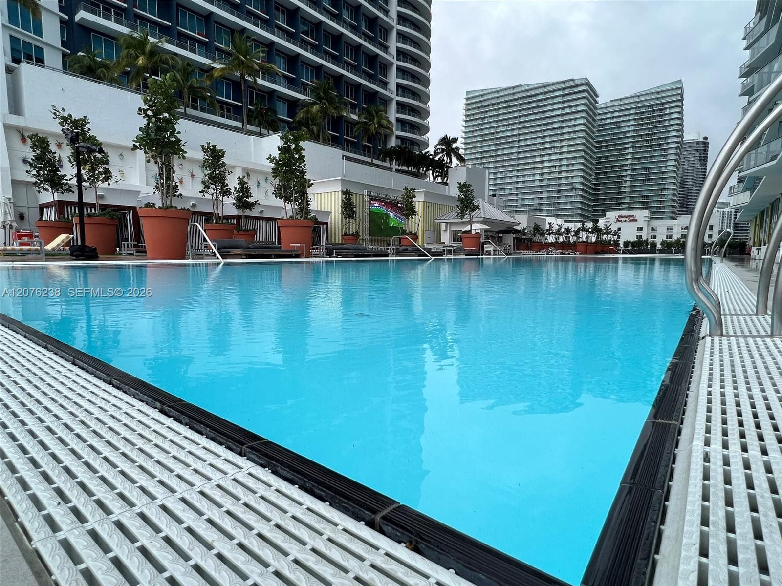 Main Pooldeck