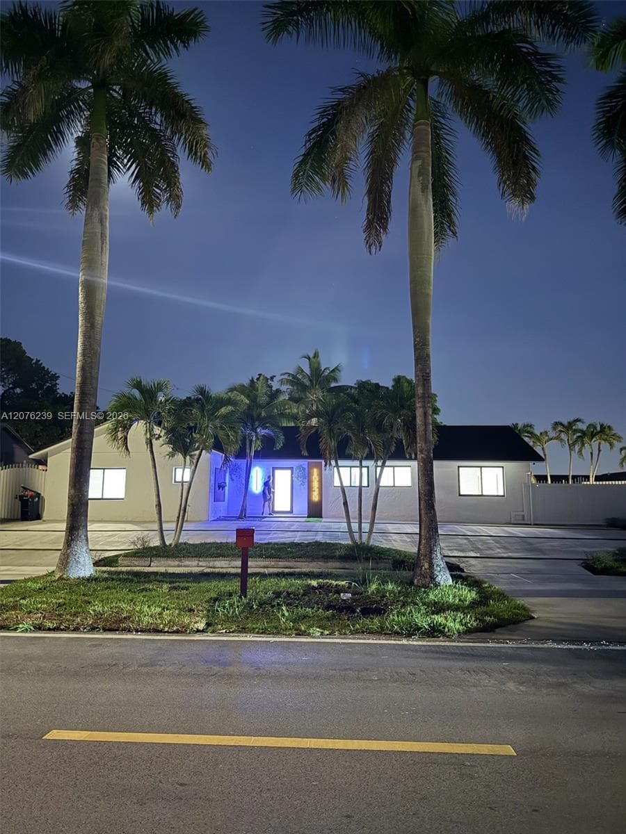 10830 SW 160th St photo 4
