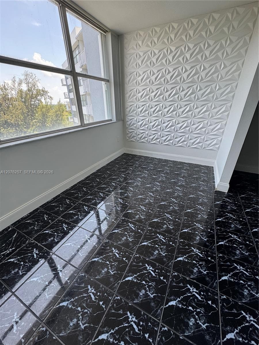 WILSHIRE CONDO · #803E in Miami - Photo 3