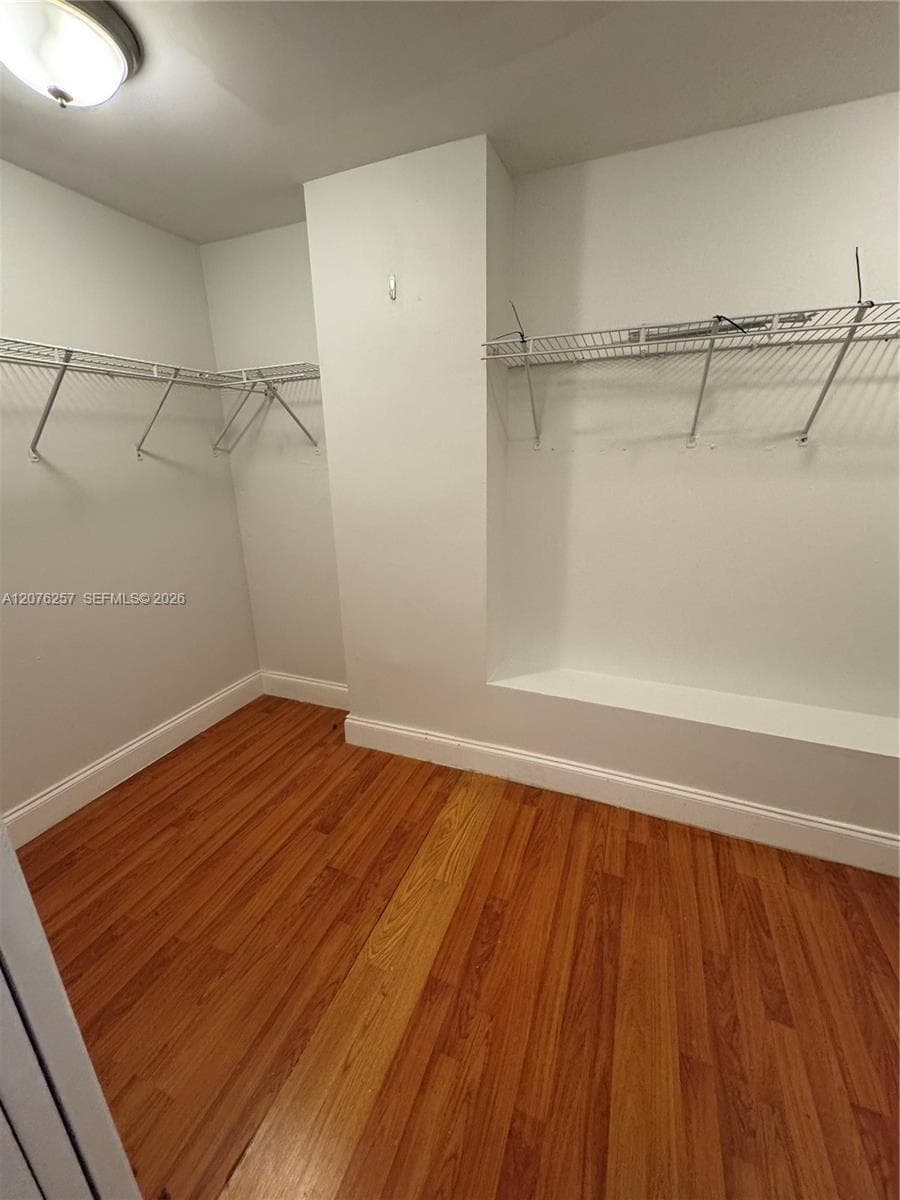 WILSHIRE CONDO · #803E in Miami - Photo 5
