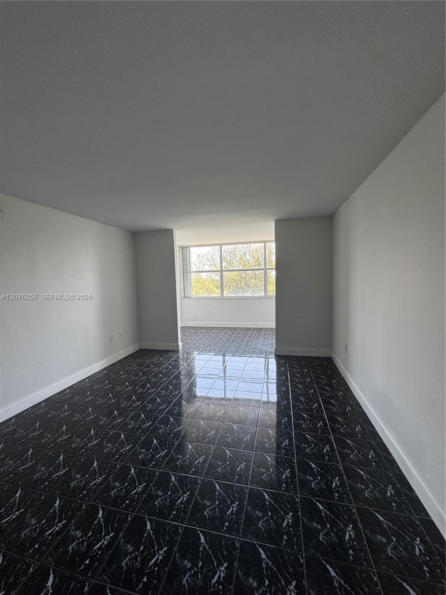 WILSHIRE CONDO · #803E in Miami - Photo 4