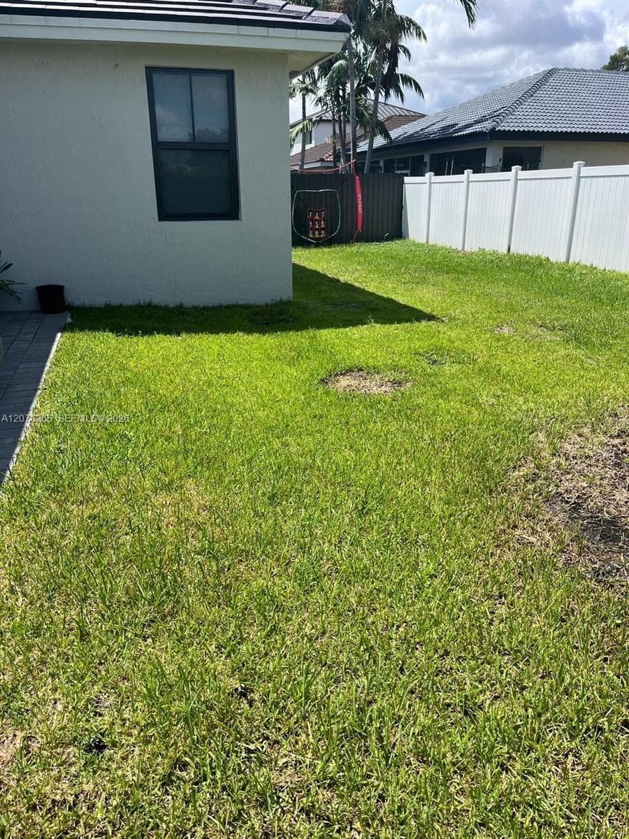 14435 SW 13th Ter photo 32