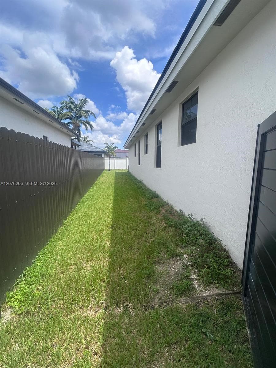 14435 SW 13th Ter photo 30
