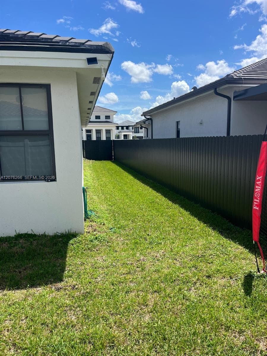 14435 SW 13th Ter photo 33