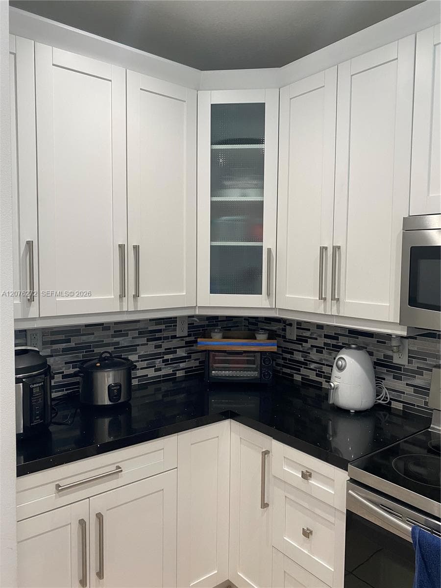 2529 NE 41st Ter photo 6