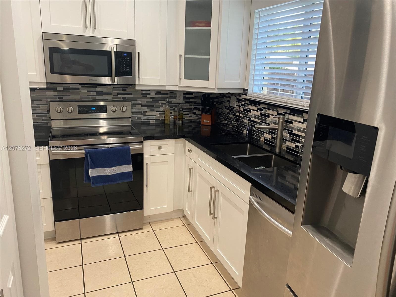 2529 NE 41st Ter photo 5