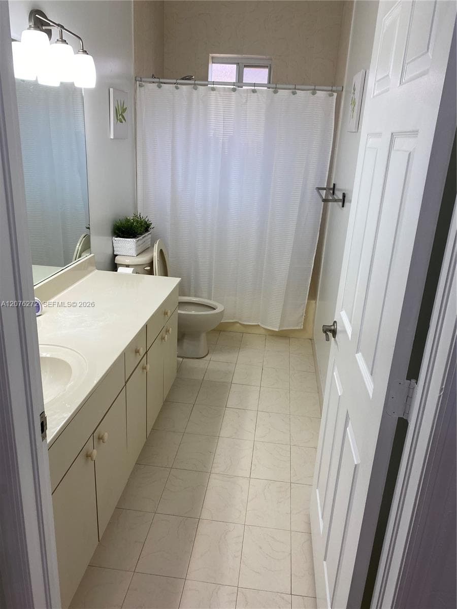 2529 NE 41st Ter photo 14