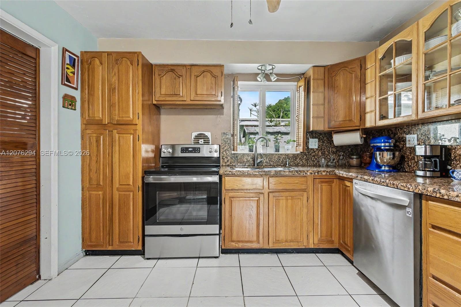 1523 Liberty St photo 11