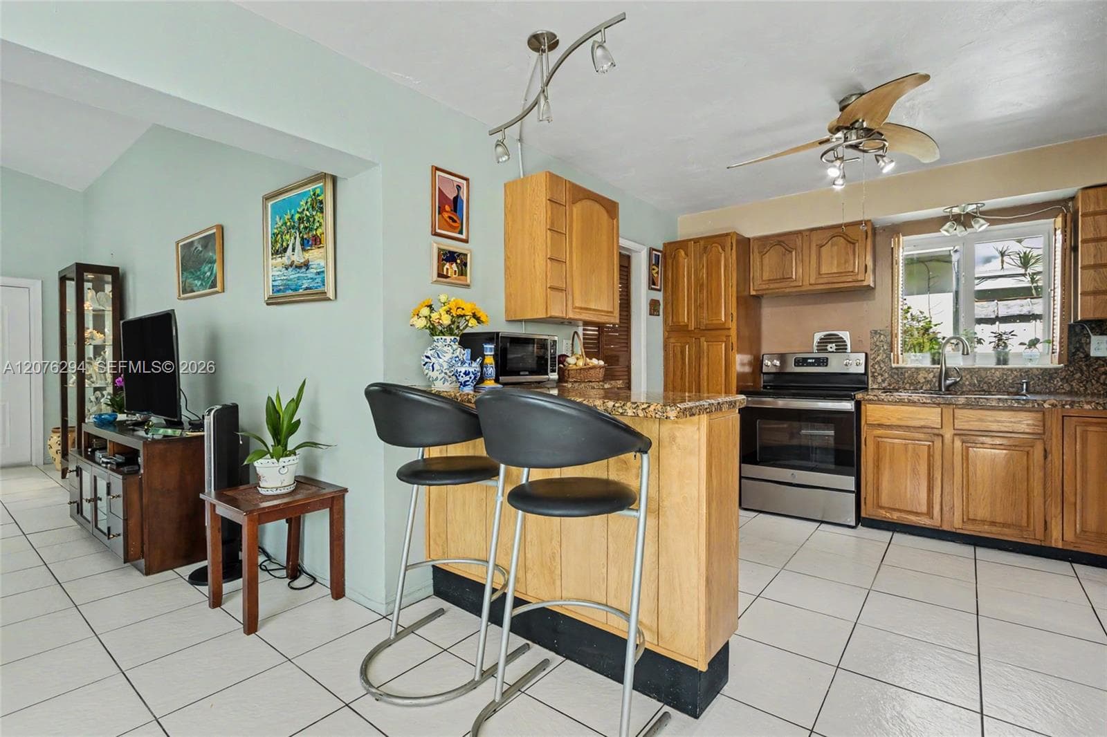 1523 Liberty St photo 8
