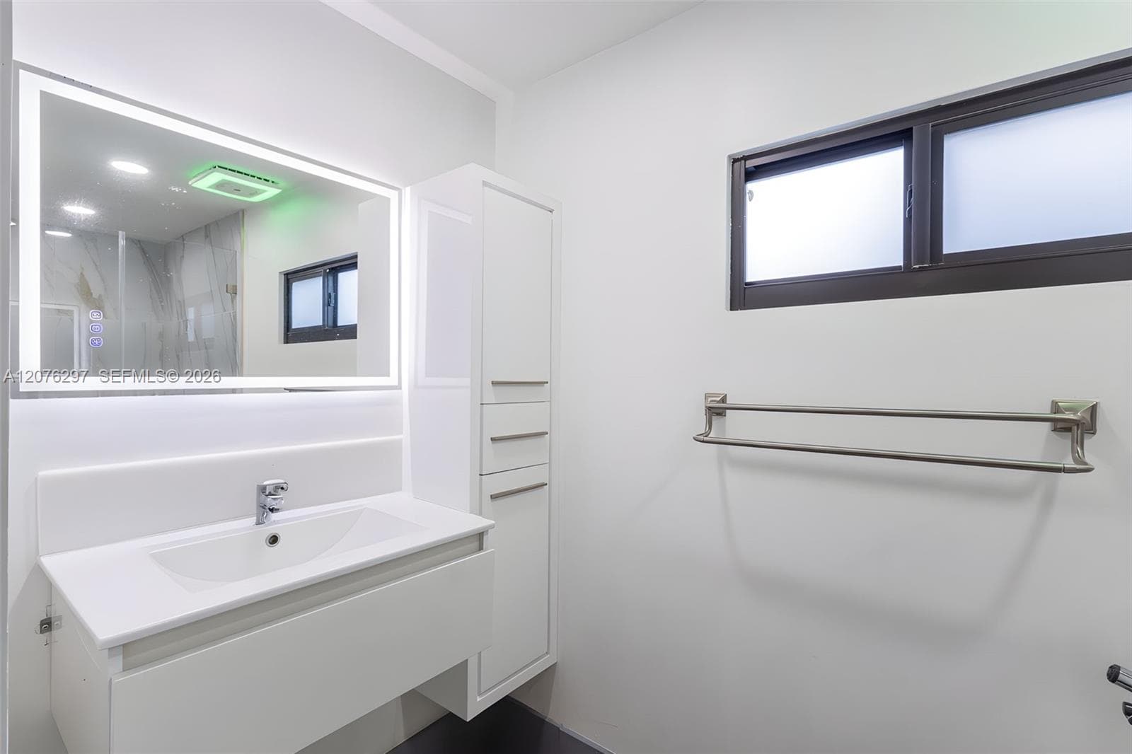 233 W 39th Pl photo 36