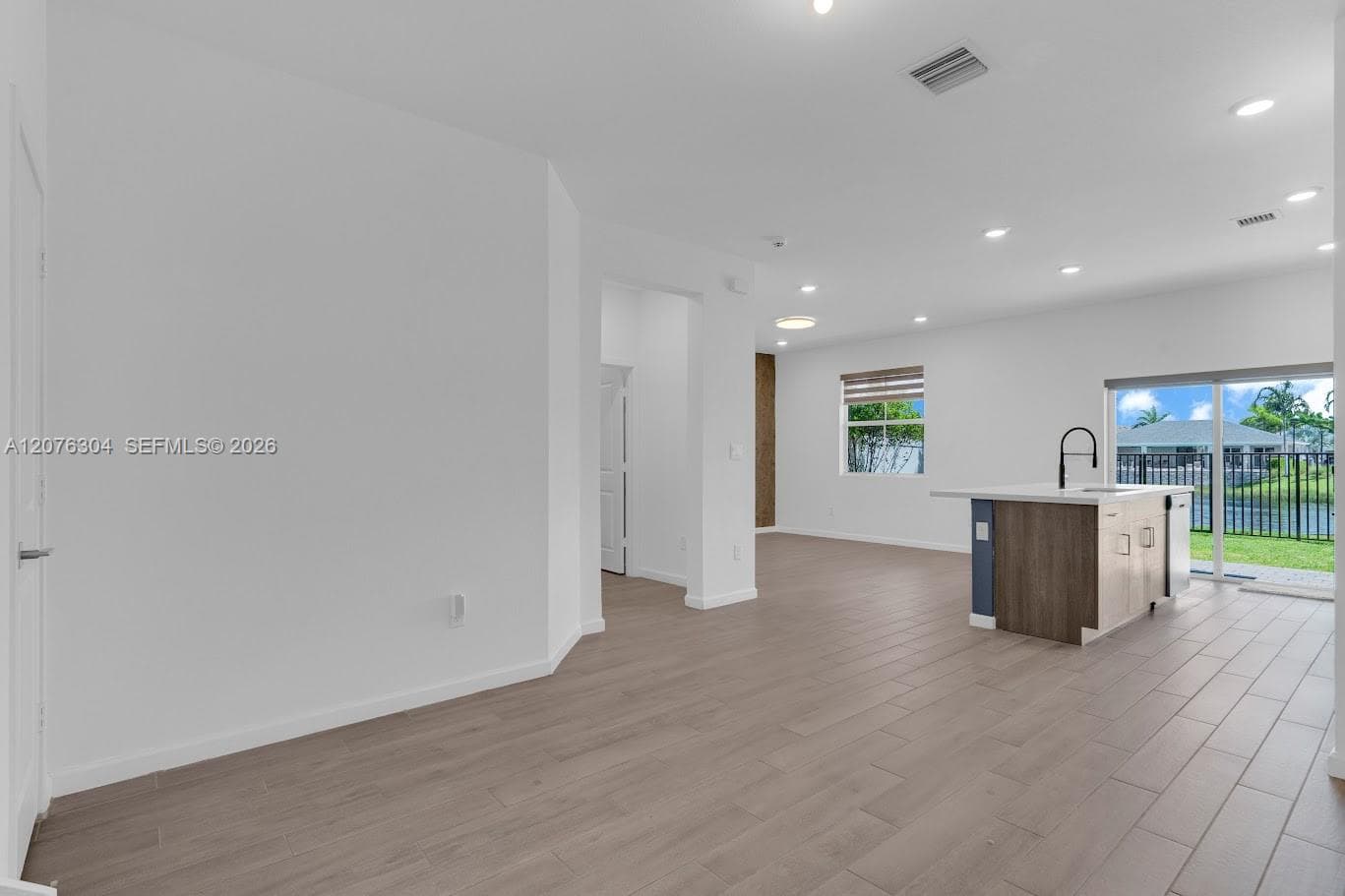 805 SE 18th St #805 photo 2