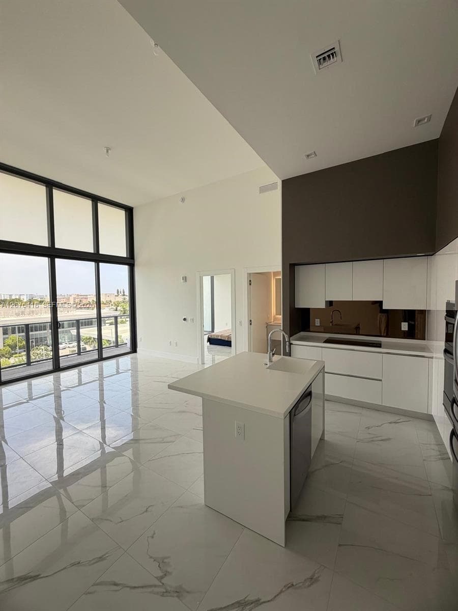 HALLANDALE OASIS · #502 in Hallandale Beach - Photo 4