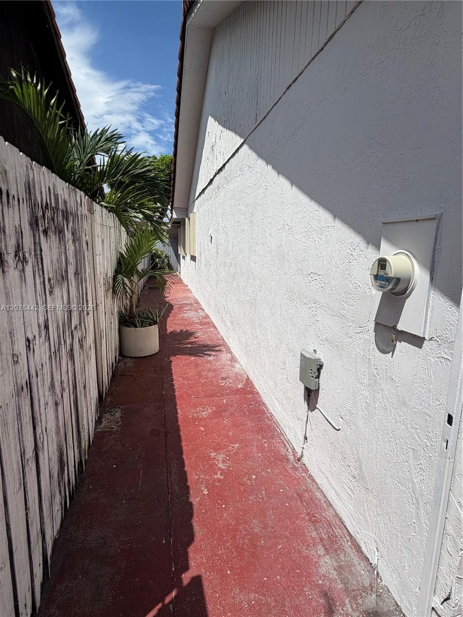 2121 W 54th St photo 22