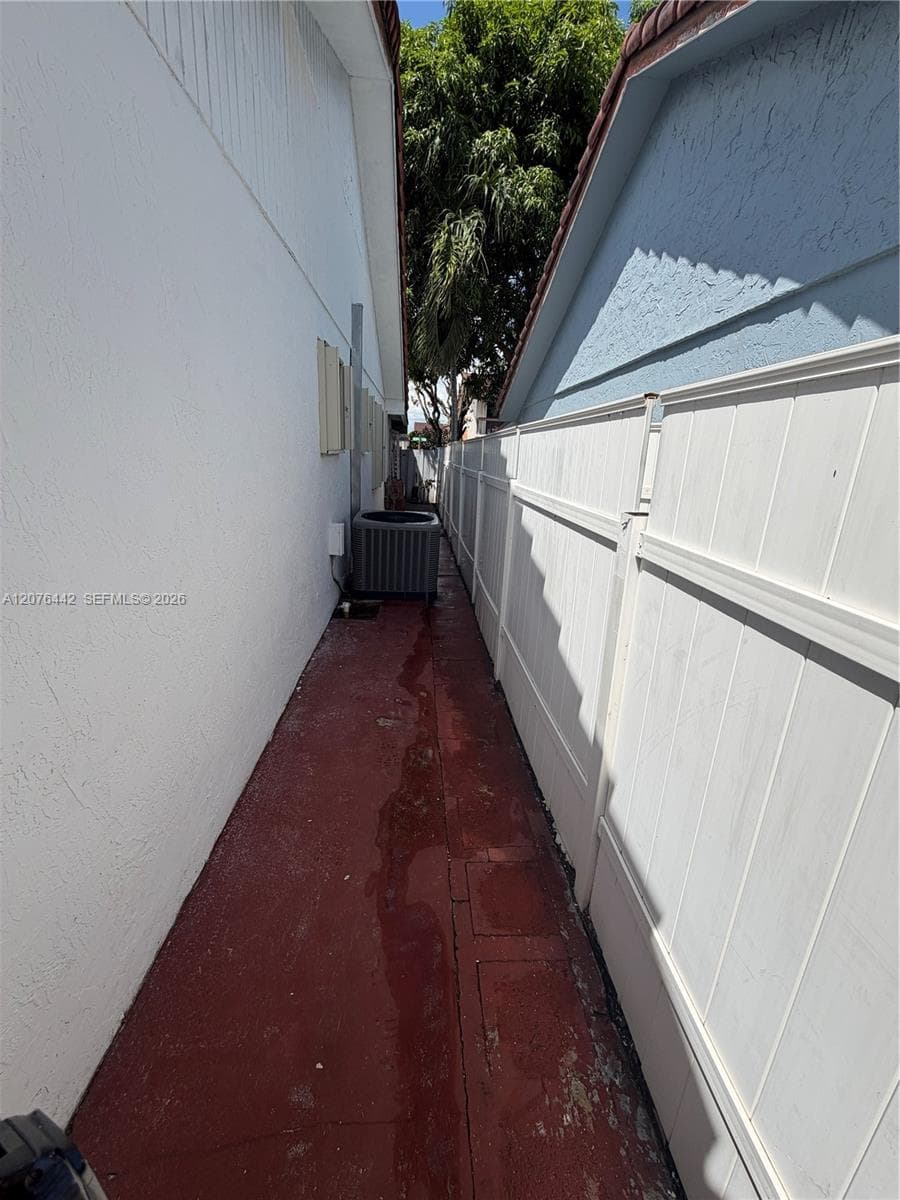 2121 W 54th St photo 21