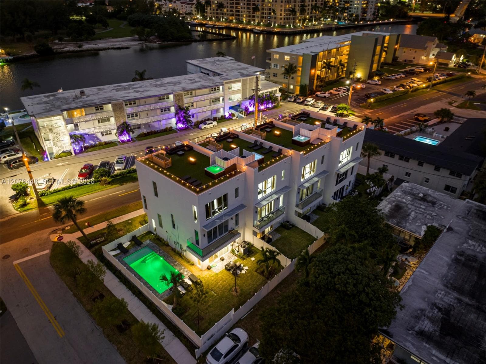 1000 N Riverside Dr photo 30