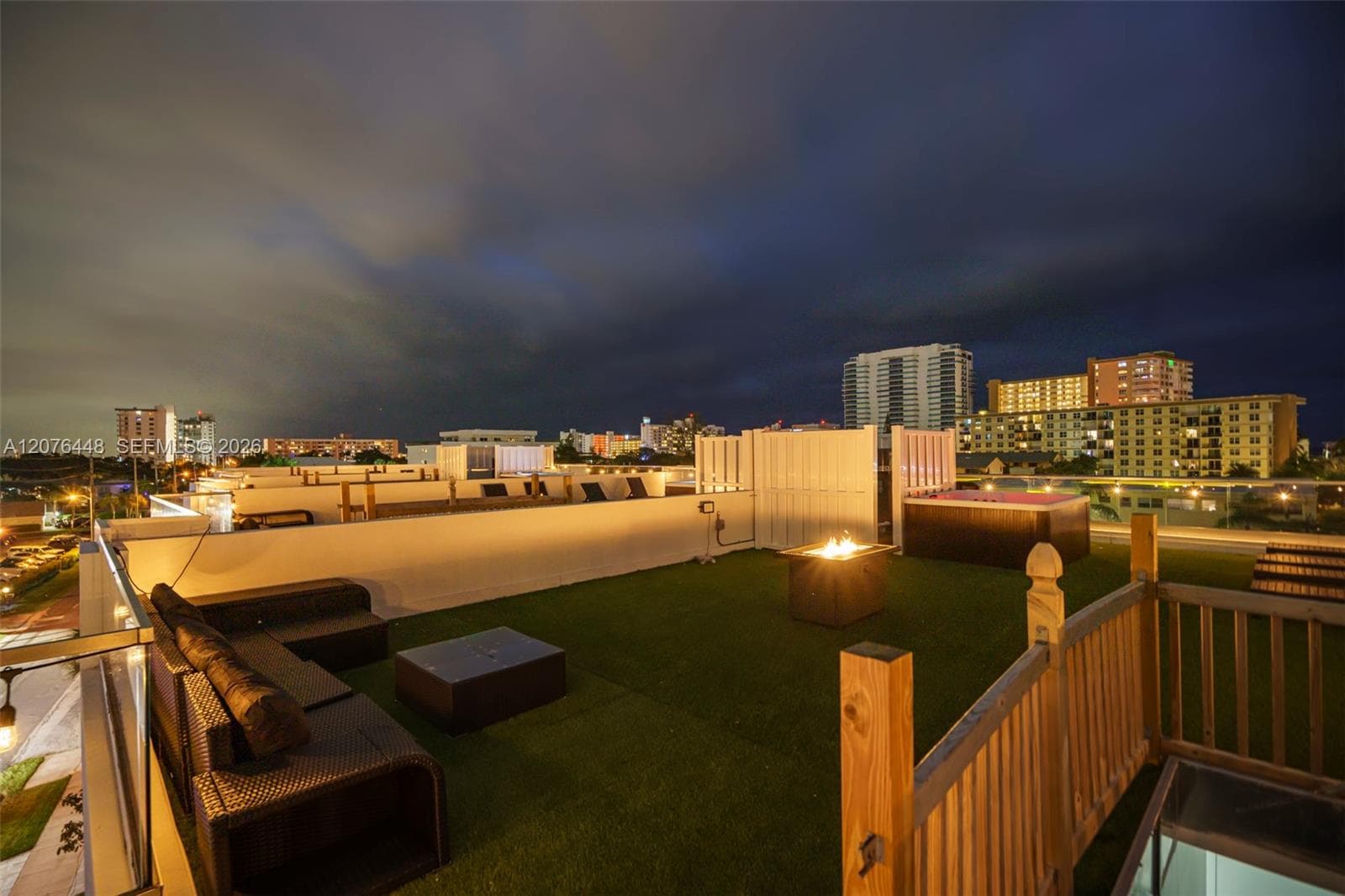 1000 N Riverside Dr photo 11