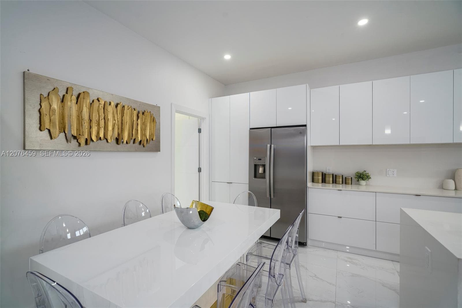 1004 N Riverside Dr photo 17