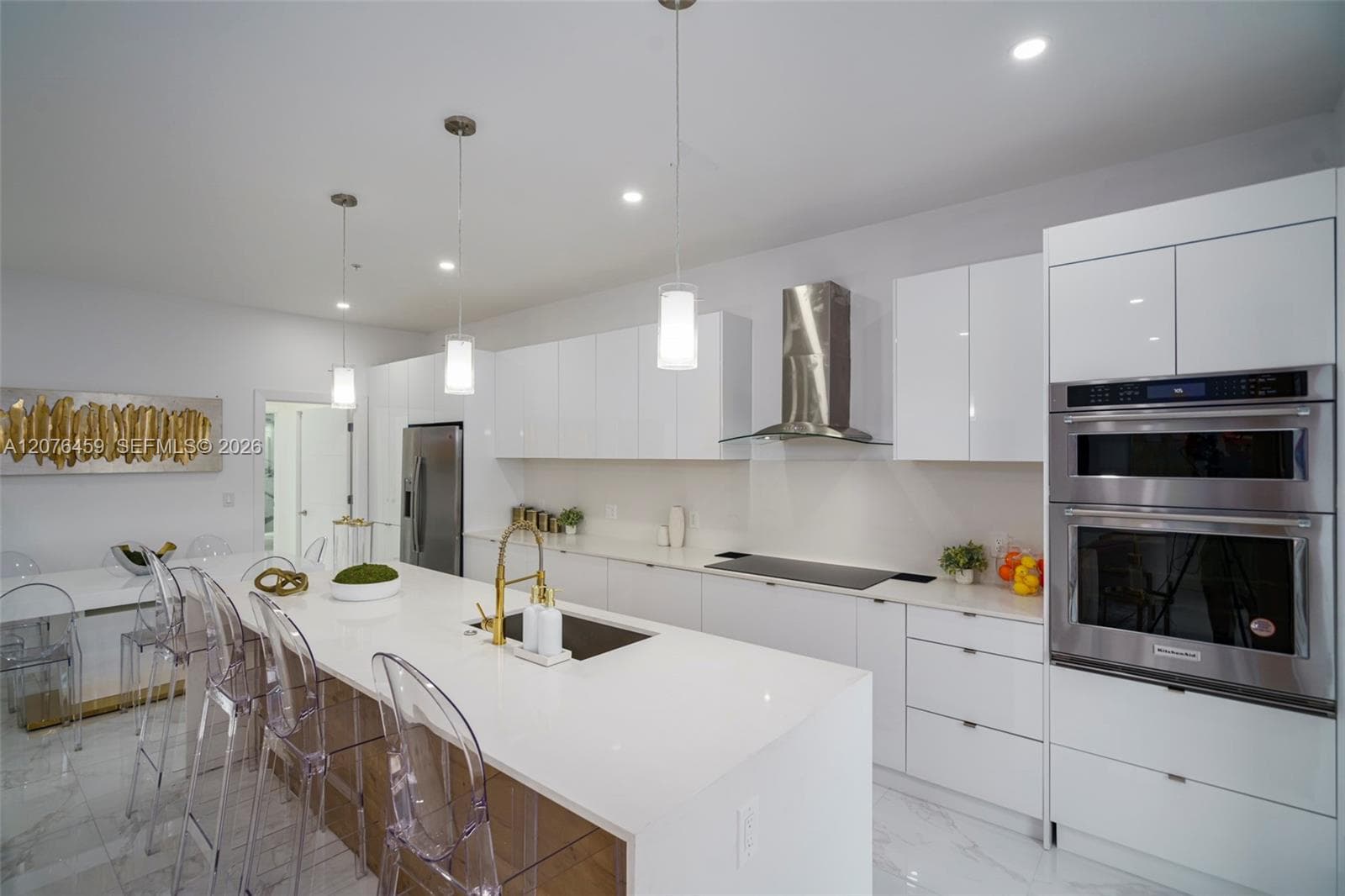 1004 N Riverside Dr photo 5