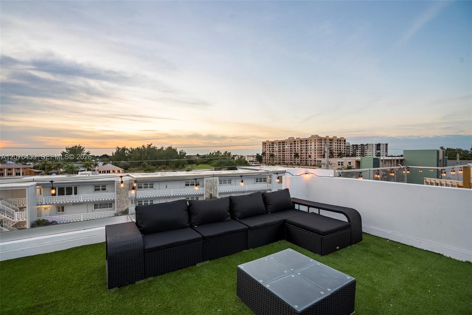 1004 N Riverside Dr photo 34