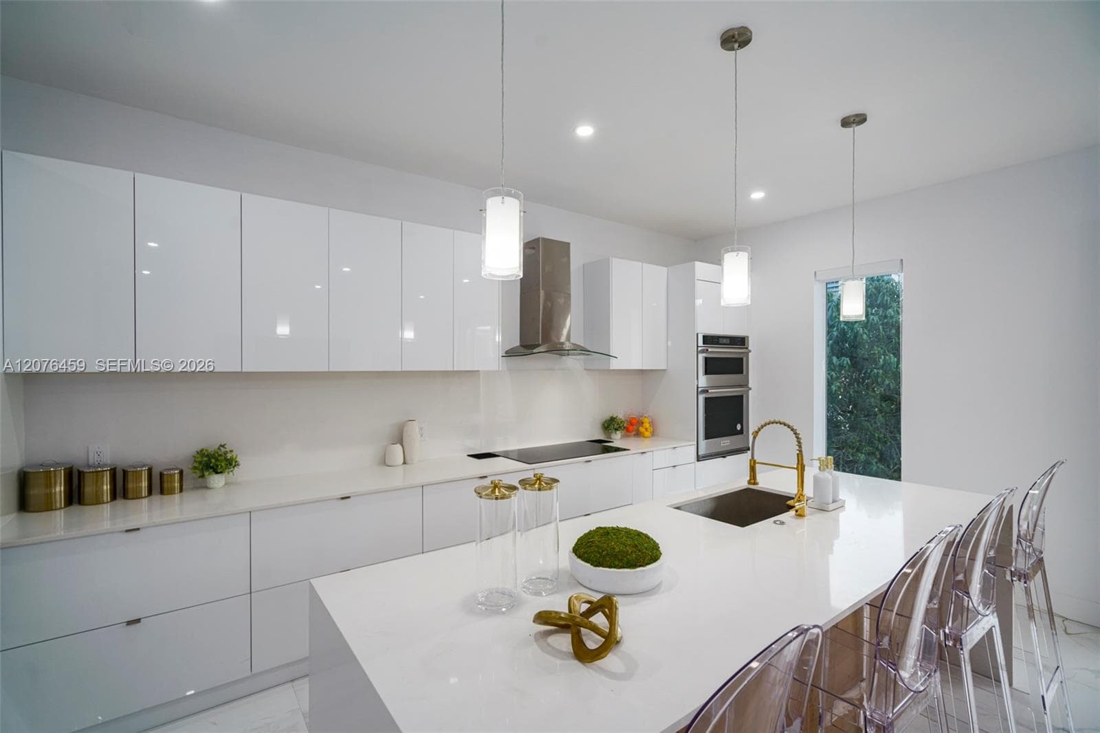 1004 N Riverside Dr photo 14