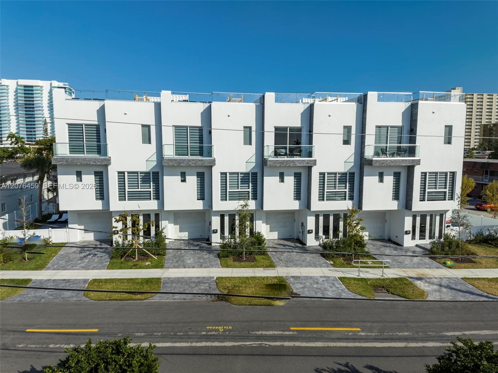 1004 N Riverside Dr photo 41