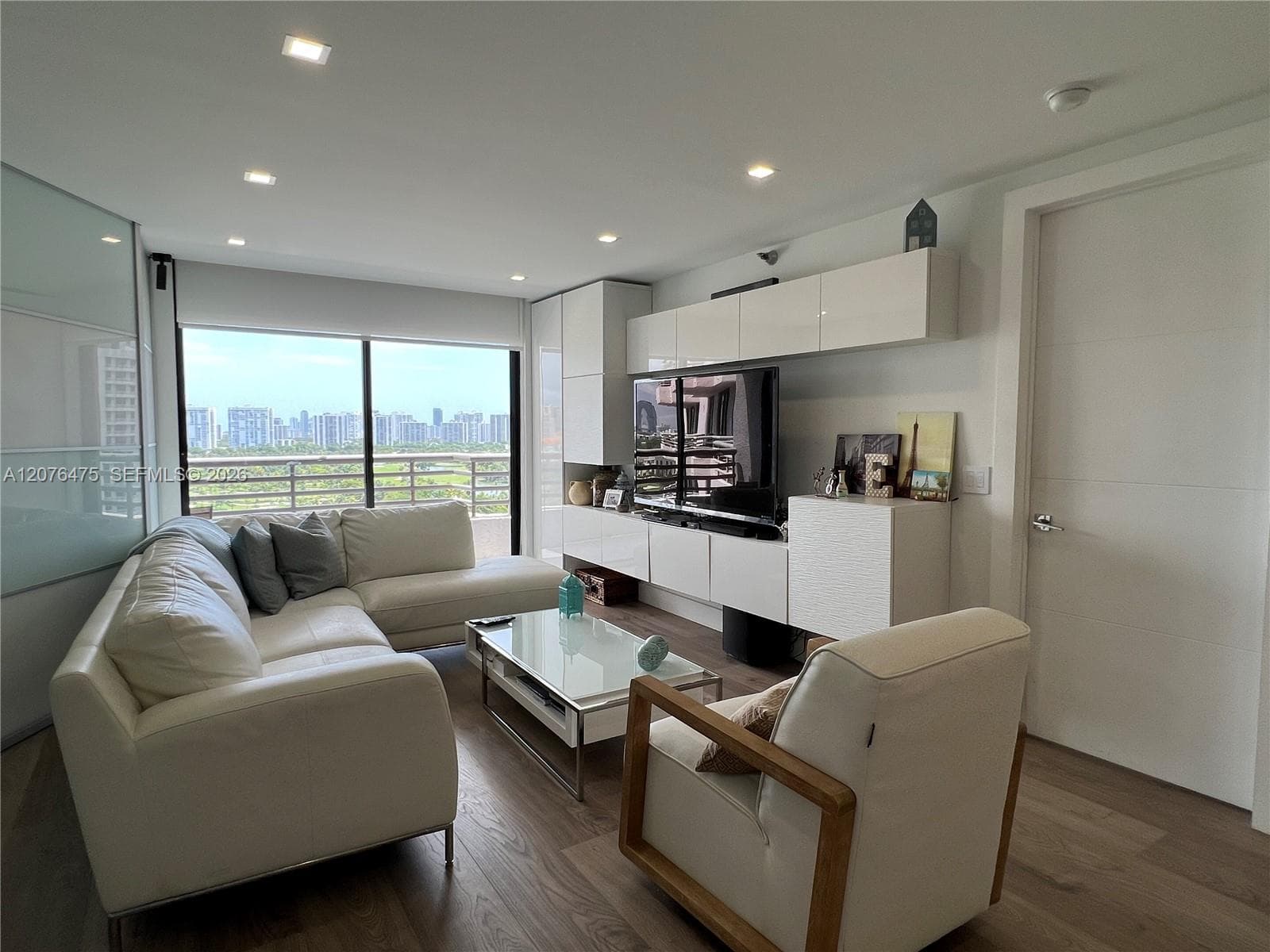 PARC CENTRAL AVENTURA SOUT · #1610 in Aventura - Photo 12